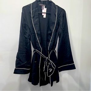 NWT Victoria’s Secret washable silk kimono robe. Size M/L